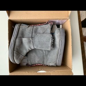 Kids Toms boots size 3